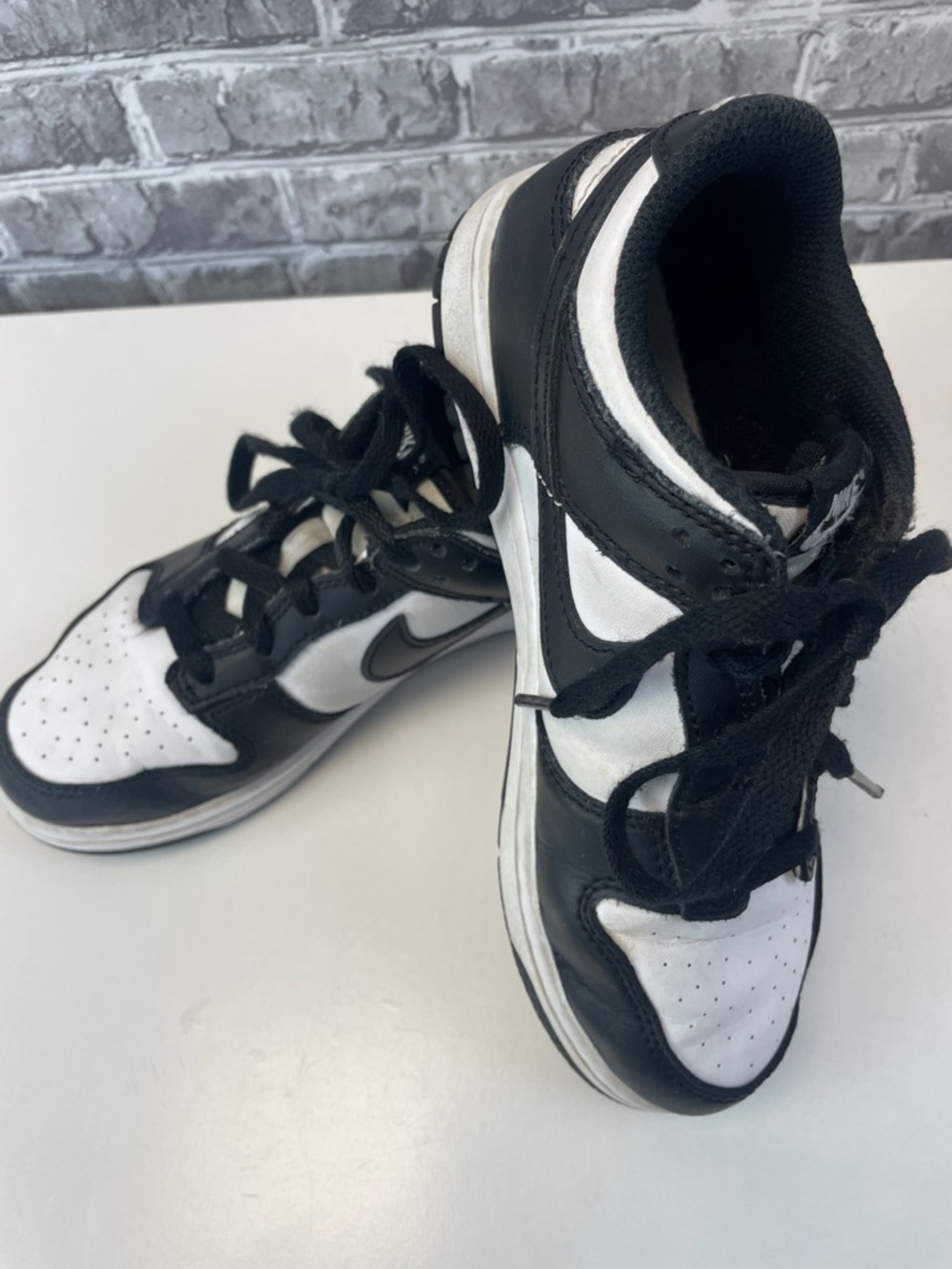 Nike Kids Black and White Low-Top Sneakers‎